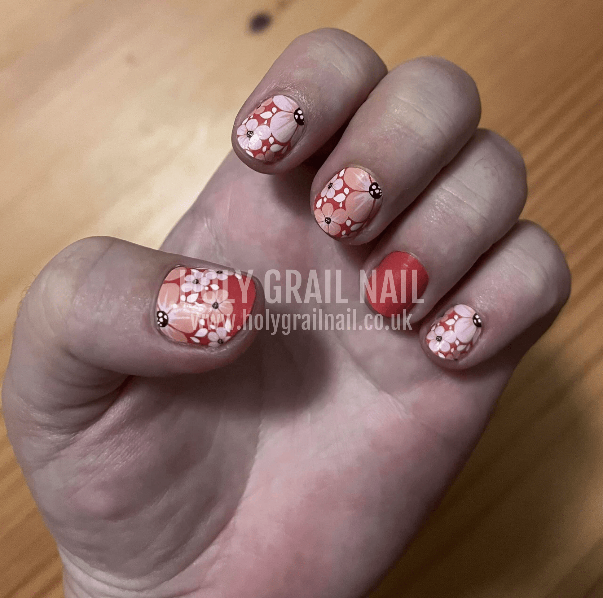 Holy Grail Nail Non-UV Nail Wraps Daisy Red - Holy Classics (Non-UV Nail Wraps)