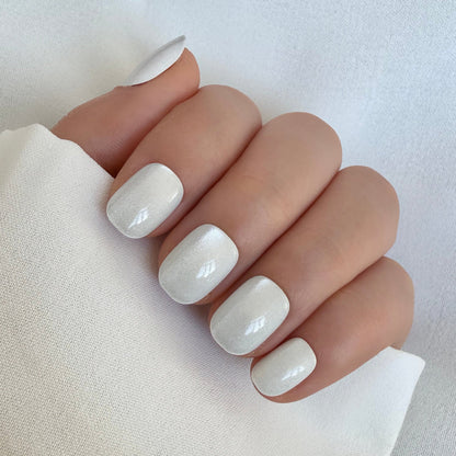 Holy Grail Nail press on Runway Ready (Cat's Eye) - Soft Gel Press Ons (Extra Short Natural)