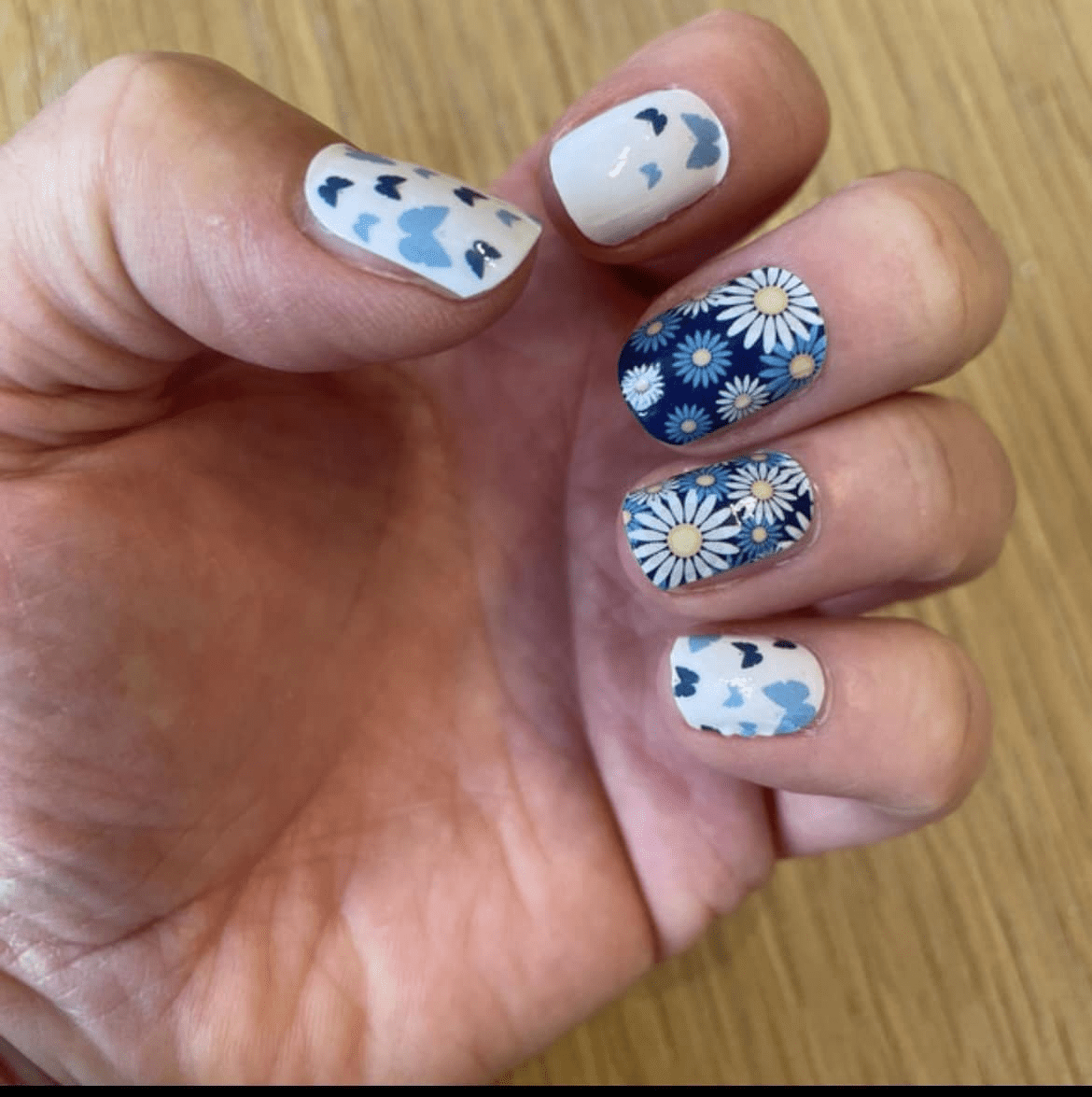 Daisies (Non Glitter) - Holy Classics (Non-UV Nail Wraps)